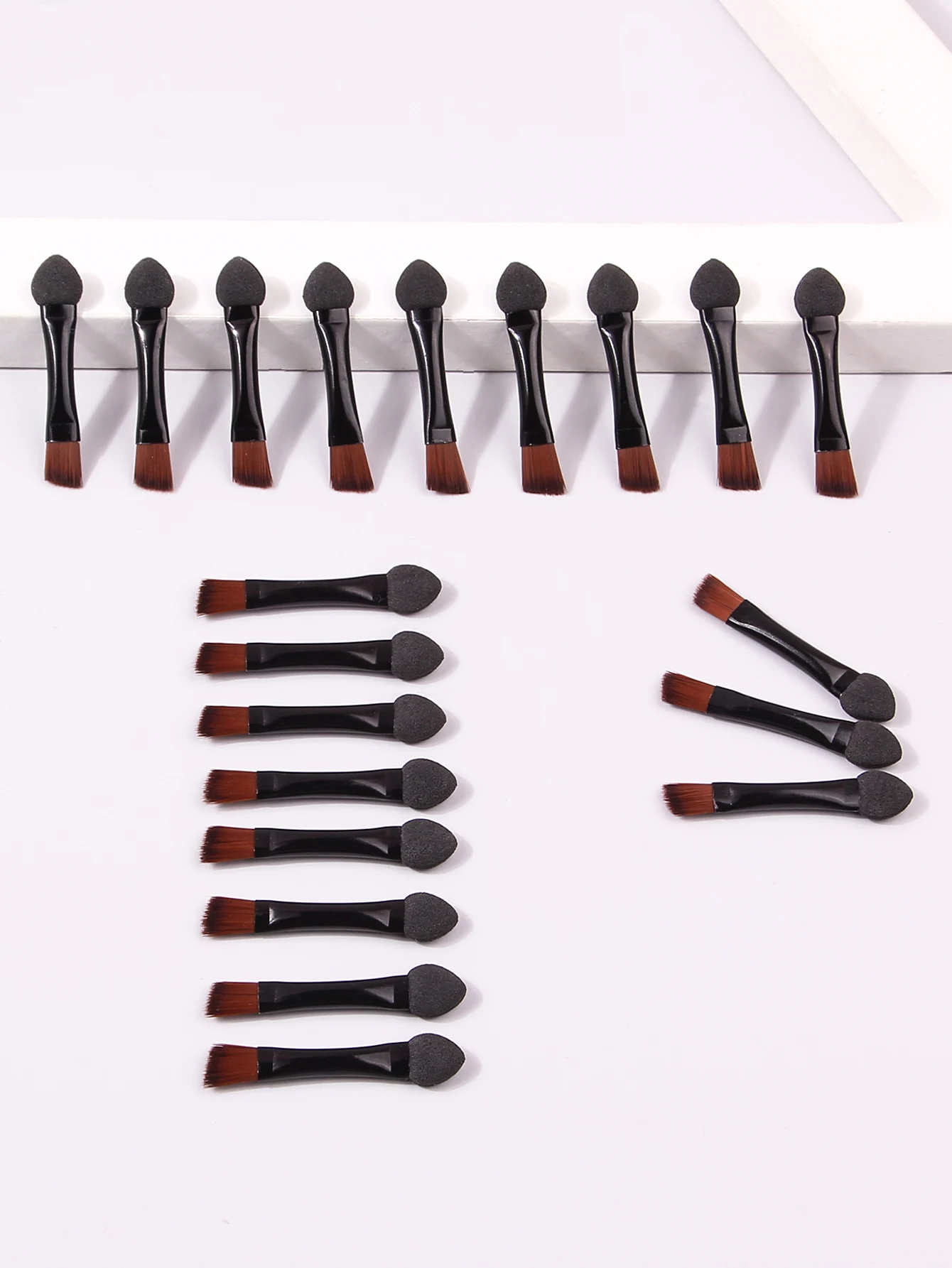Toller Wert für 20 Stück! Mini-Lidschattenpinsel aus doppelköpfigem Schwamm für Anfänger, tragbare Version der Augenbrauenpinsel und Eyelinerpinsel