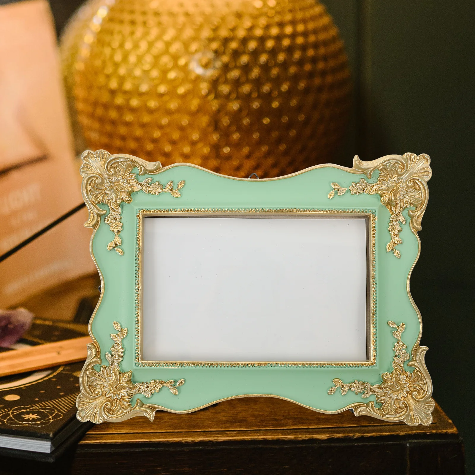 

European Style Gold-Trimmed Photo Frame Vintage Resin Picture Frame For Desk Home Decor Display Retro Ornament