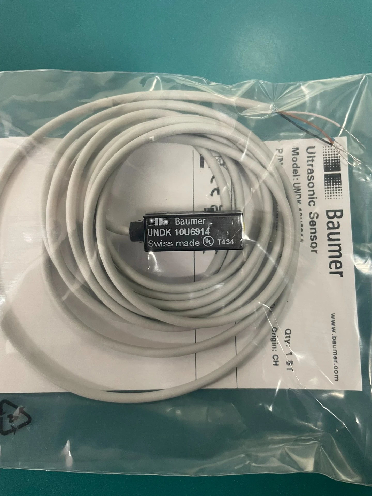 Baumer ultrasonic sensor, UNDK 10U6914