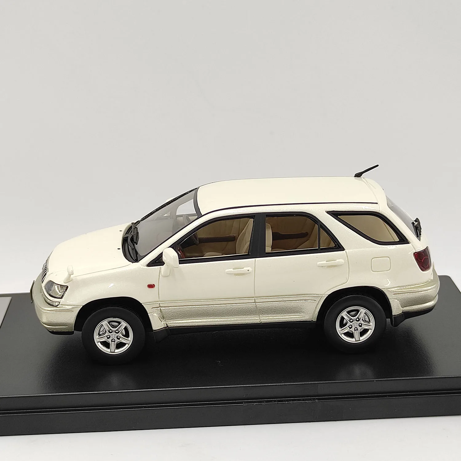 عيب مرحبا ستوري 1/43 مقياس تويوتا أسد البحر 3.0 الدفع الرباعي G عدة 1997 الراتنج نموذج سيارة تحصيل لعبة هدية تذكارية العرض #2