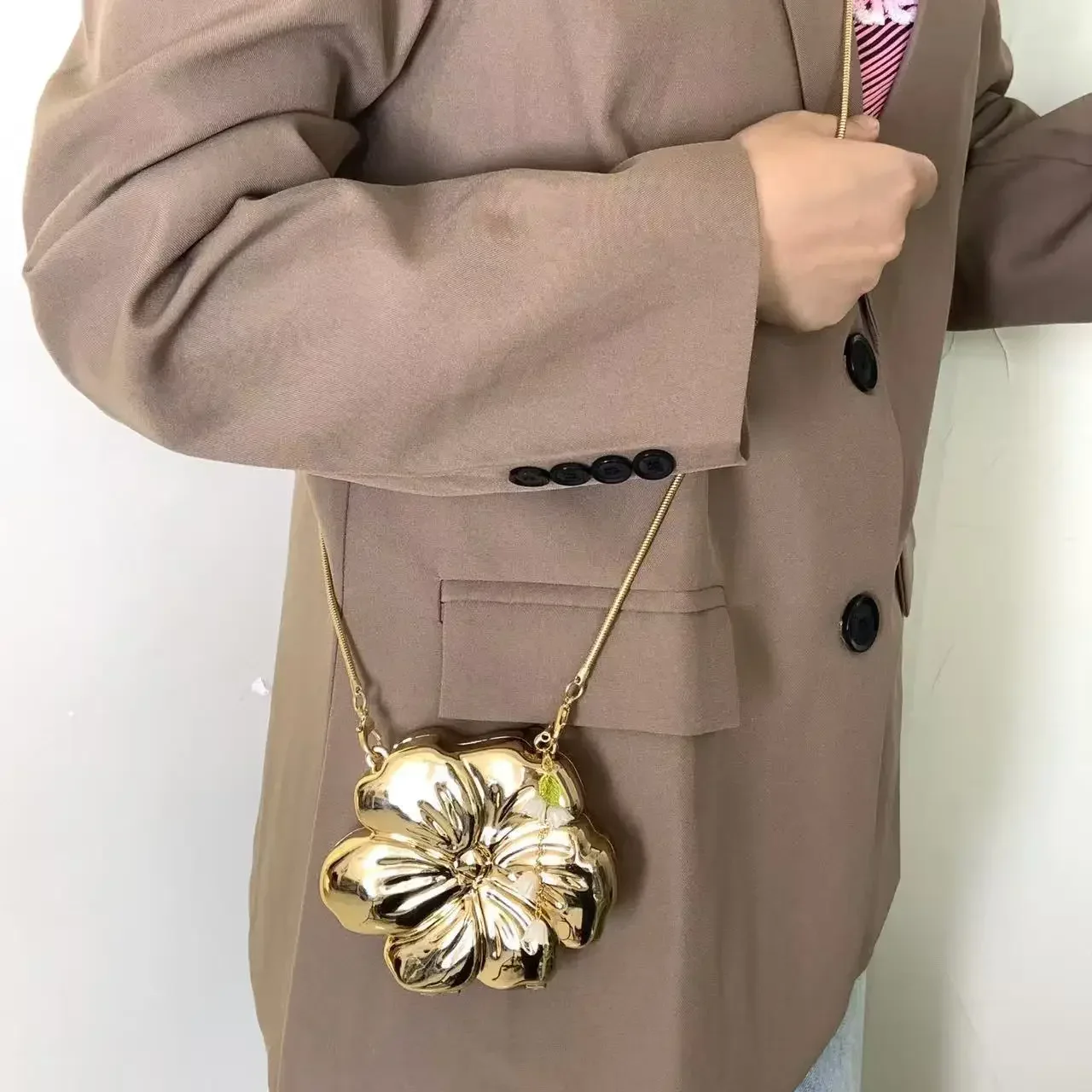 

1 rose gold floral acrylic clutch bag, Lily of the Valley charm, PVC messenger bag with magnetic buckle, solid color gloss