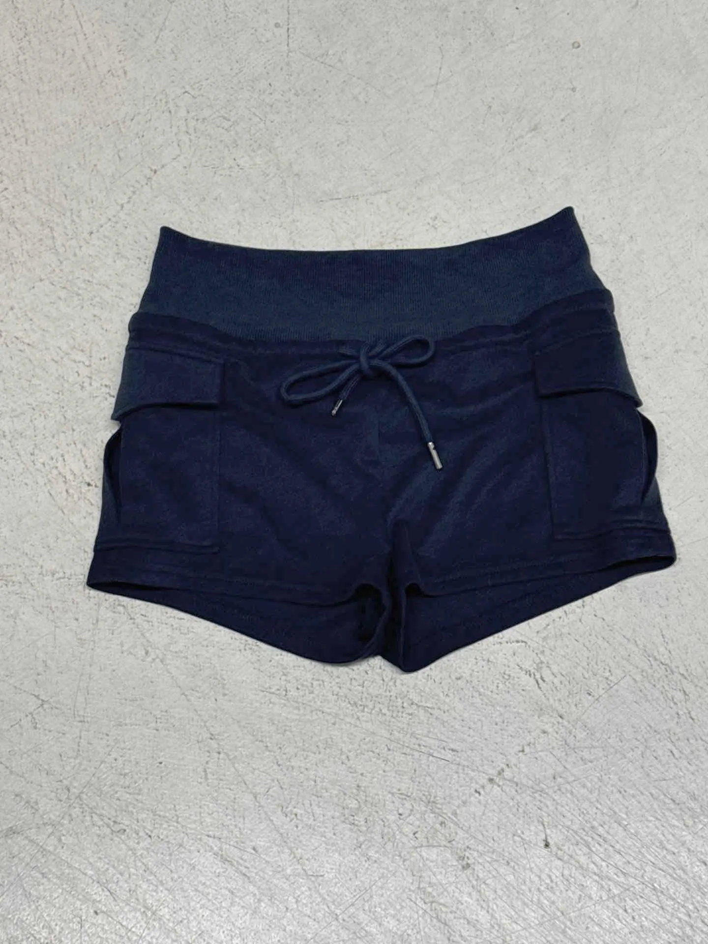 Celana Pendek Sporty Wanita Musim Gugur Musim Dingin Kasual Warna Solid dengan Saku dan Pinggang Elastis