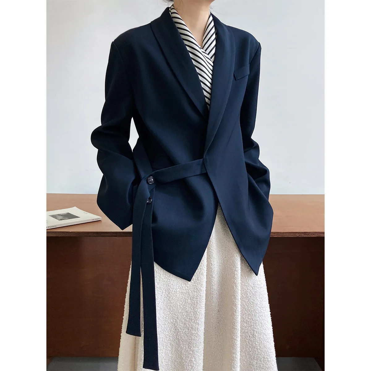 

High-end design shawl collar suit jacket women's loose fashion drape tie suit jacket