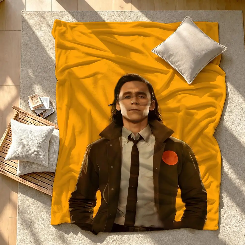 Actor Tom Hiddleston Throw Short Plush Throw Blanket Soft Skin-Friendly Multi-Scene Home Office