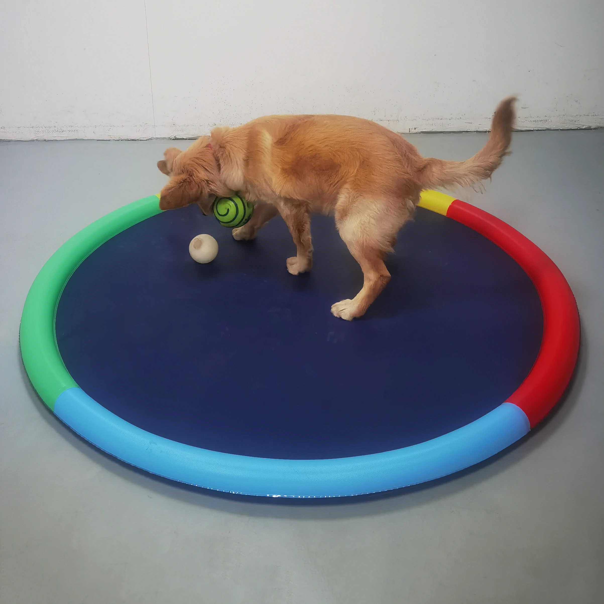 Spritzschutz für Hunde und Kinder – rutschfester Hundeschwimmbecken für große Hunde, 0,45 mm verdickte und langlebige Wasserspielmatte für den Außenbereich, Sommer-Sprinkler-Spielzeug für den Hinterhof (22, Blau)