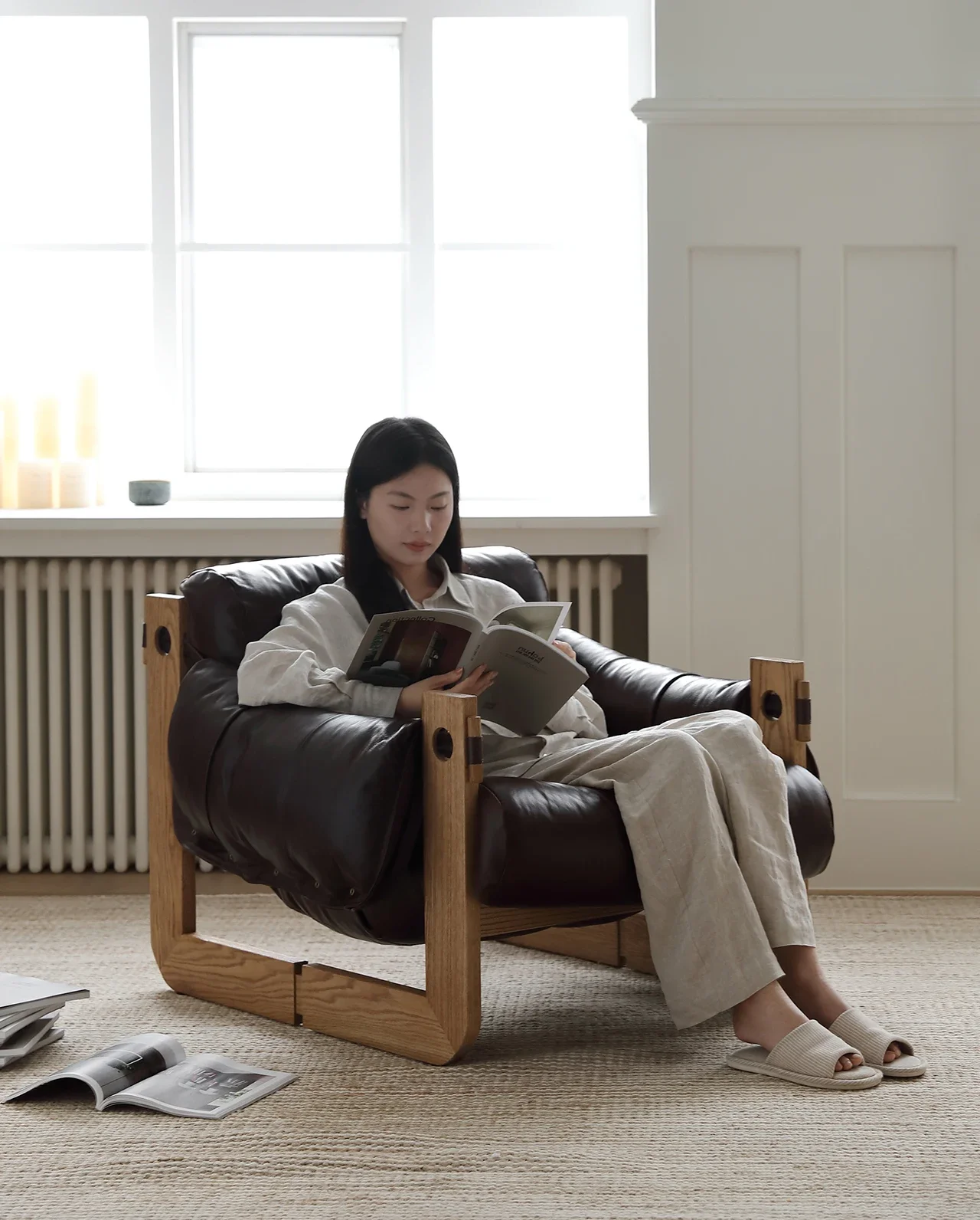 

Повседневный одноместный диван-кресло из цельной древесины и кожи во французском стиле ретро для гостиной