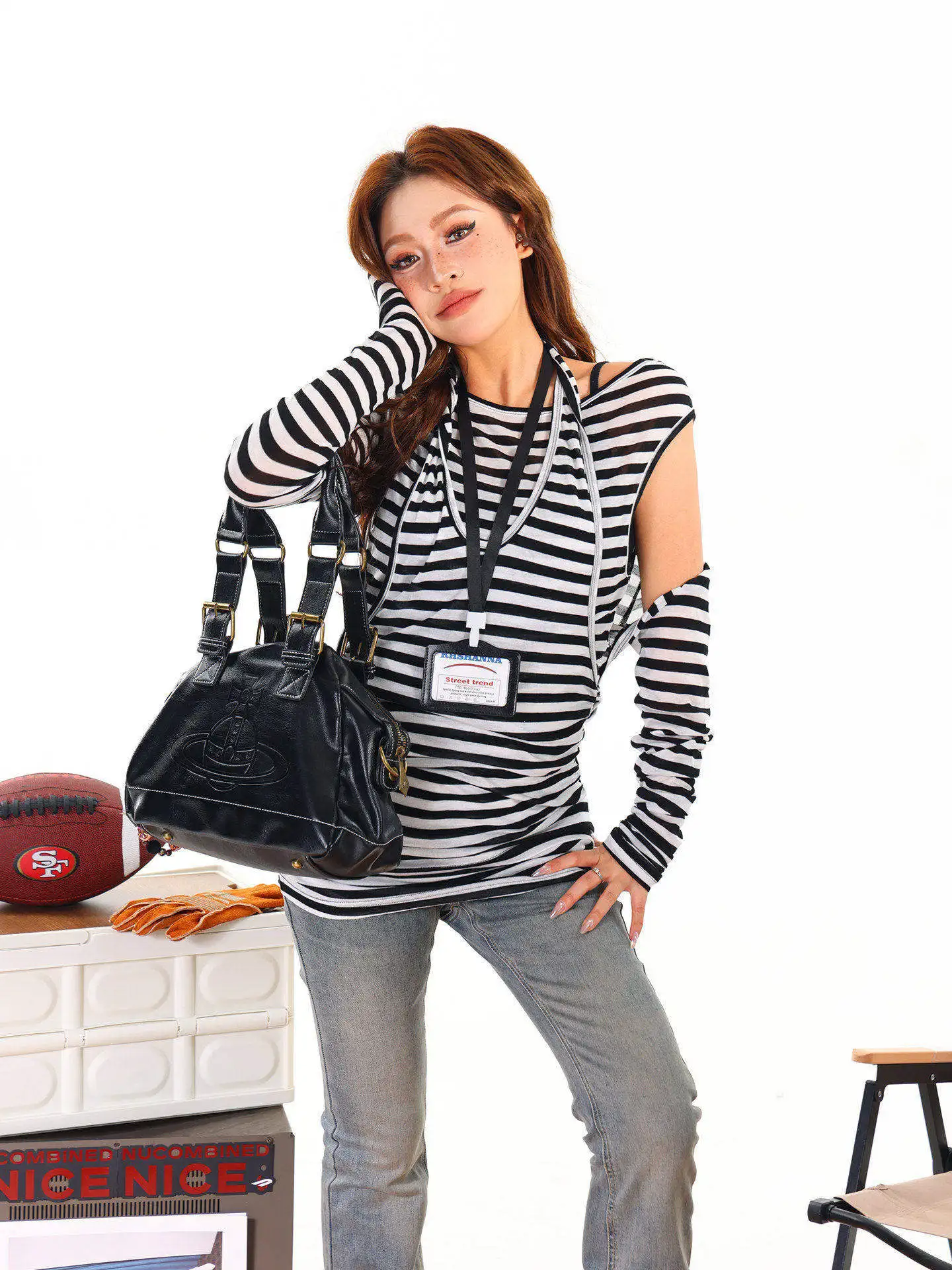 

Светло-голубая женская футболка с длинным рукавом в американском стиле, в полоску, с эффектом двухслойности, для ранней весны, приталенная, скрывающая недостатки фигуры