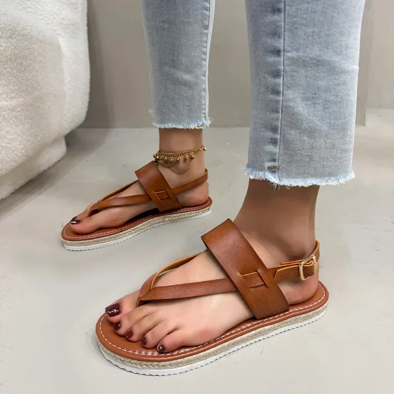 

2025 New Brand Buckle Strap Women's Sandals Fashion Pinch Toe Beach Sandals Women Summer Plus Size Best Seller Flat Sandals