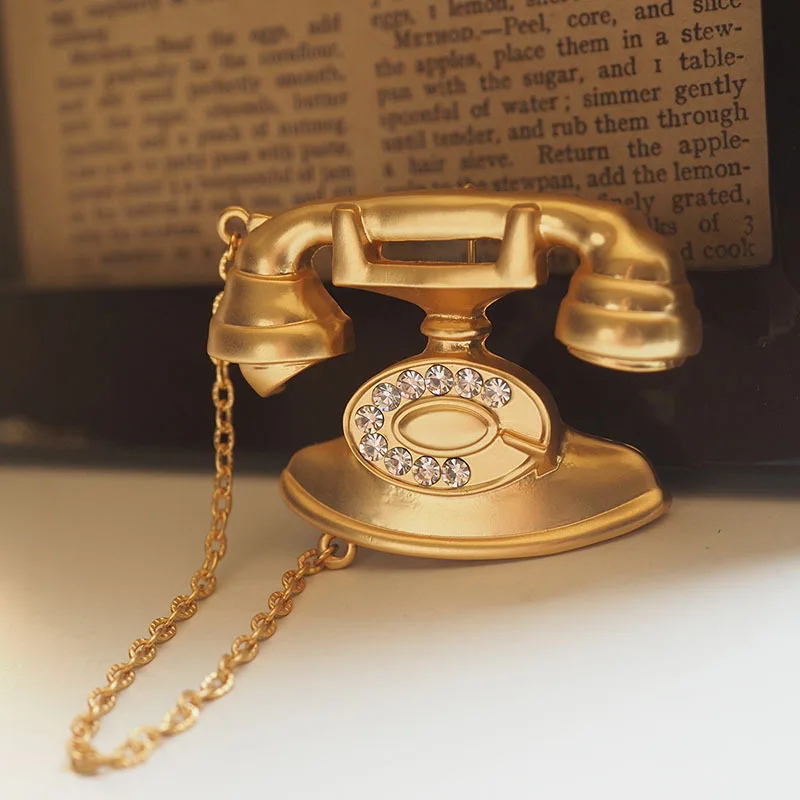 

Niche Retro Style Telephone Tassel Brooch