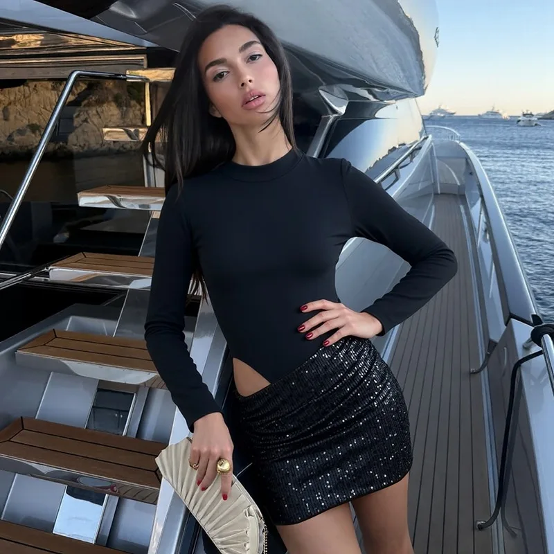 Nowy czarny kombinezon z wycięciami, golfem, długim rękawem i spódnicą z cekinami, seksowny modny zestaw zimowy 2025