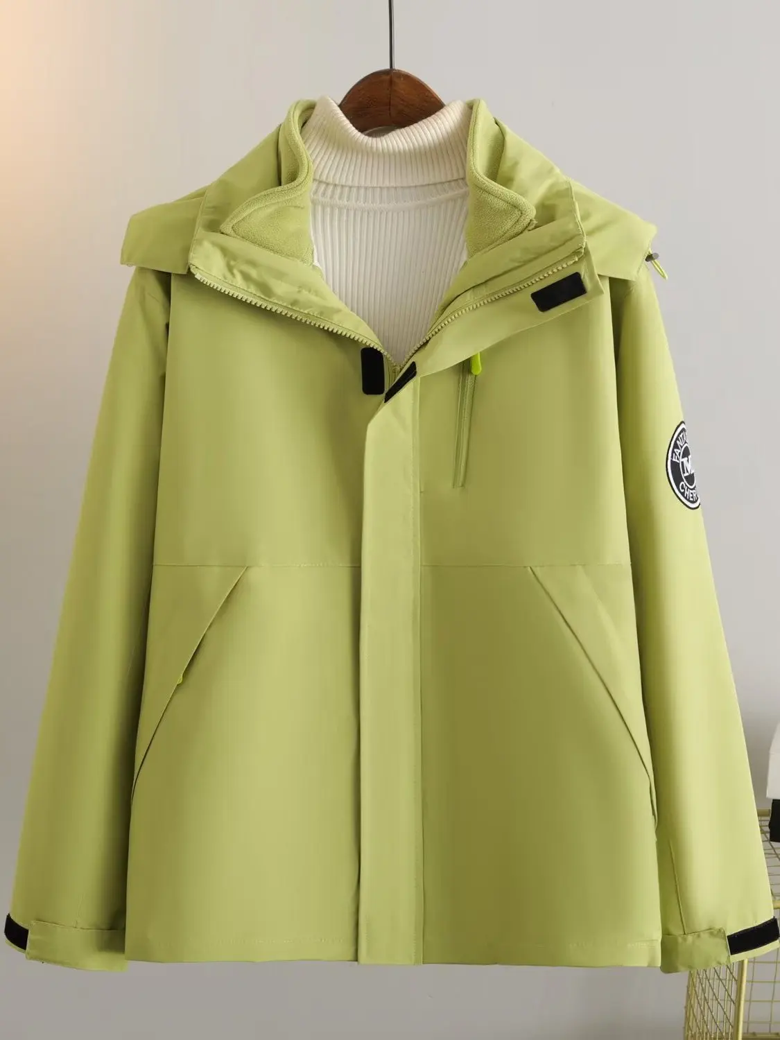 plus Size Women's Winter Jacket 2025 Korean Style Thickened Fleece Lined Removable Hood Zipper Closure Long Sleeve Outerwear