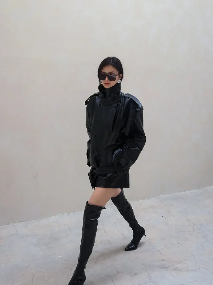 سترة جلدية سوداء أنيقة مزدوجة الصدر للنساء موضة الوقوف طوق كم كامل التلبيب معطف فضفاض الربيع سيدة ملابس خارجية يومية 2026 #6