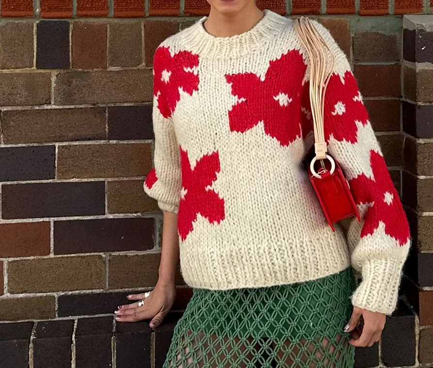 

Fall/Winter Pullover Sweater with Round Neck, Casual Floral Embroidery Top-Neck Knitted Shirt