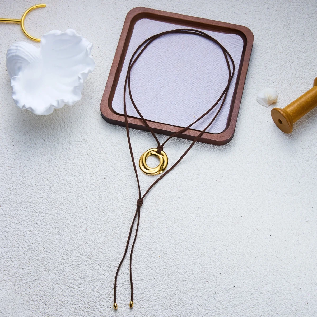 Einfache Halskette mit hohlem Kreis-, Quadrat-, Herz- und Wassertropfen-Anhänger für Damen und Herren, Edelstahl, geometrisches Design, Lederband, Choker-Schmuck – Detail 31