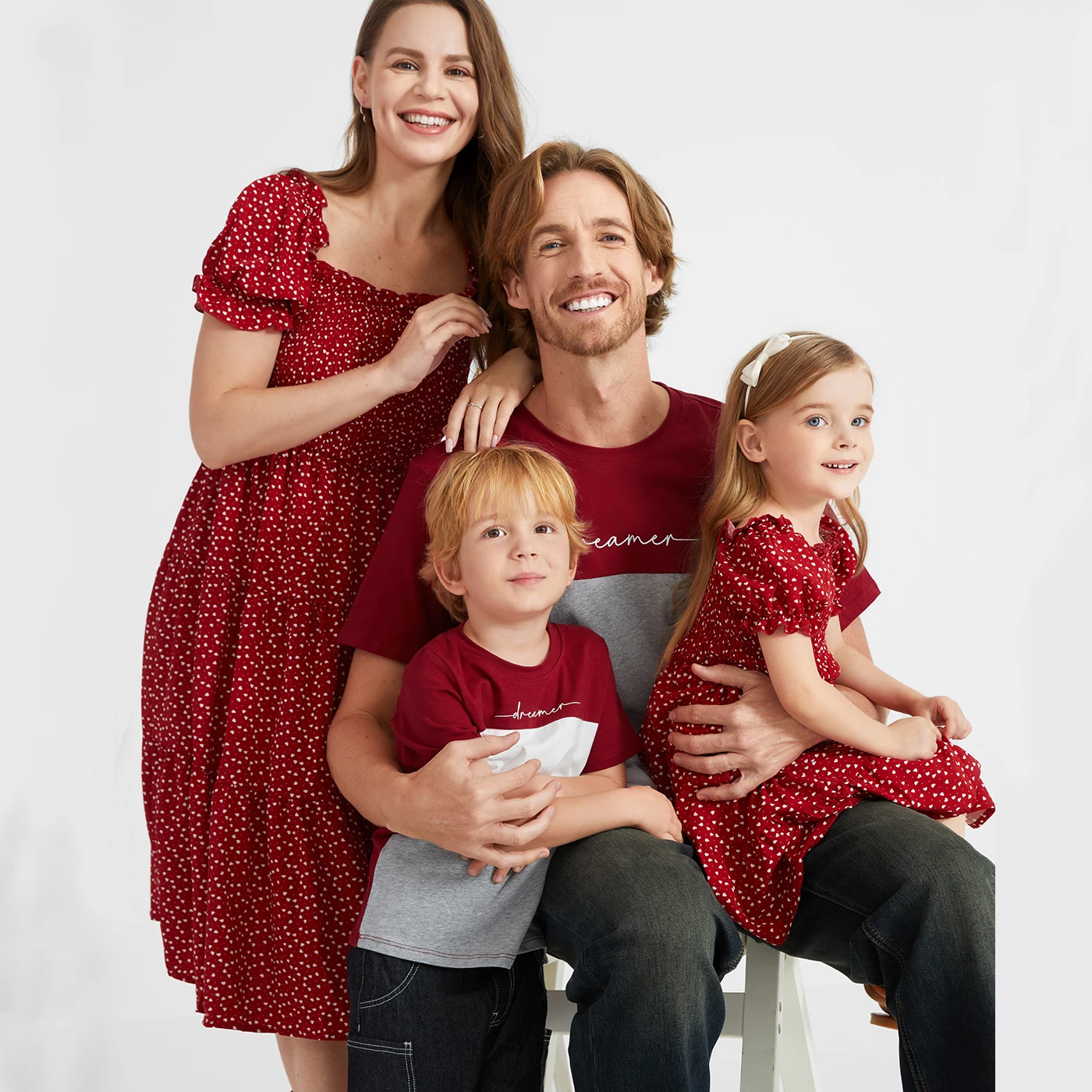 PatPat Family Matching Short Sleeve Color-block T-shirts and Heart Pattern Puff-sleeve Smocked Hem Dresses Sets