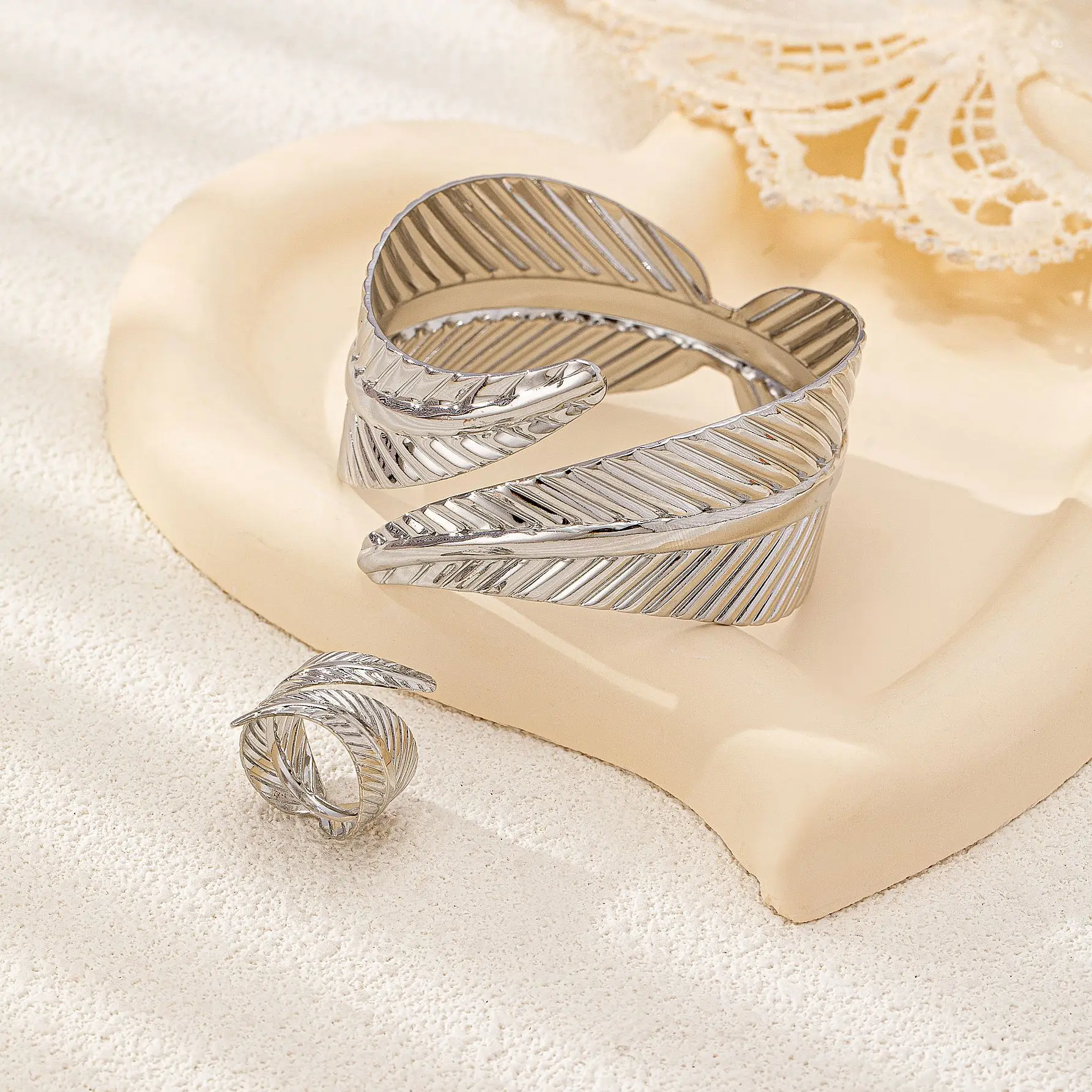 

2PCS Geometric Crossing Leaves Cuff Bangles Ring Jewelry Set for Women Girls Holiday Fashion Retro Metal Opening Bracelet Ring