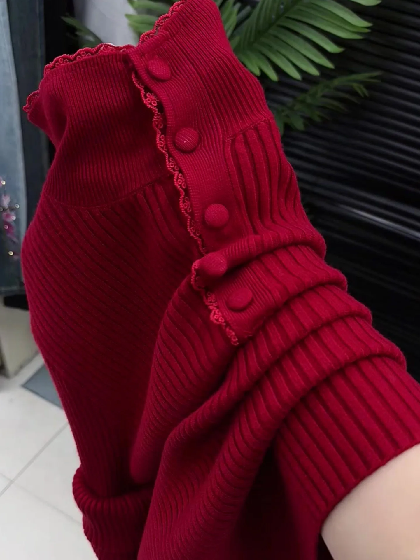 

Red Versatile Knitted Long Sve Lace Design Base irt Faionable Commute Winter Top New Year's Red 2026 Ladies Inner Wear