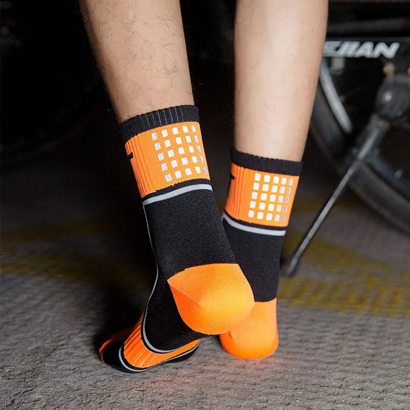 Breathable Quick-dry Night Riding Reflective Cycling Socks Professional Night Running Socks Warning Socks Fitness Sports Socks