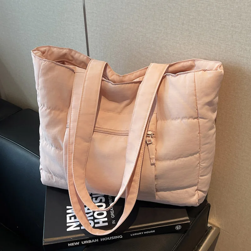 

Simple solid color quilted tote bag, lightweight and practical, shoulder bag, zipper switch, shoulder strap armpit bag, suitable