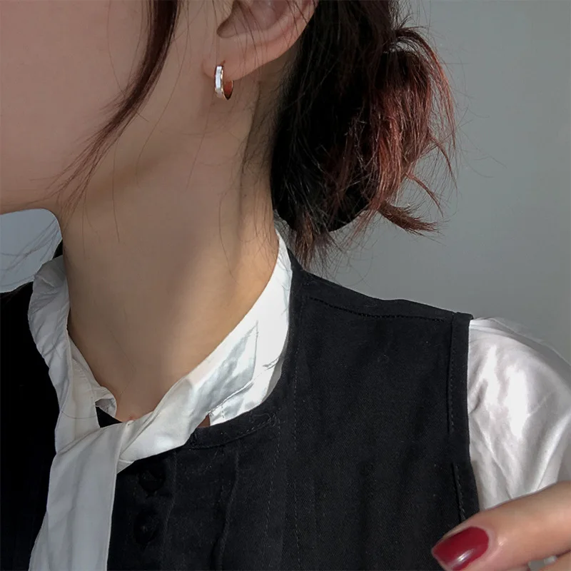 Fashion Simple Design Shell Round Hoop Earrings for Women Girls Korean Charm Versatile Jewelry Geometric Accessories Gift
