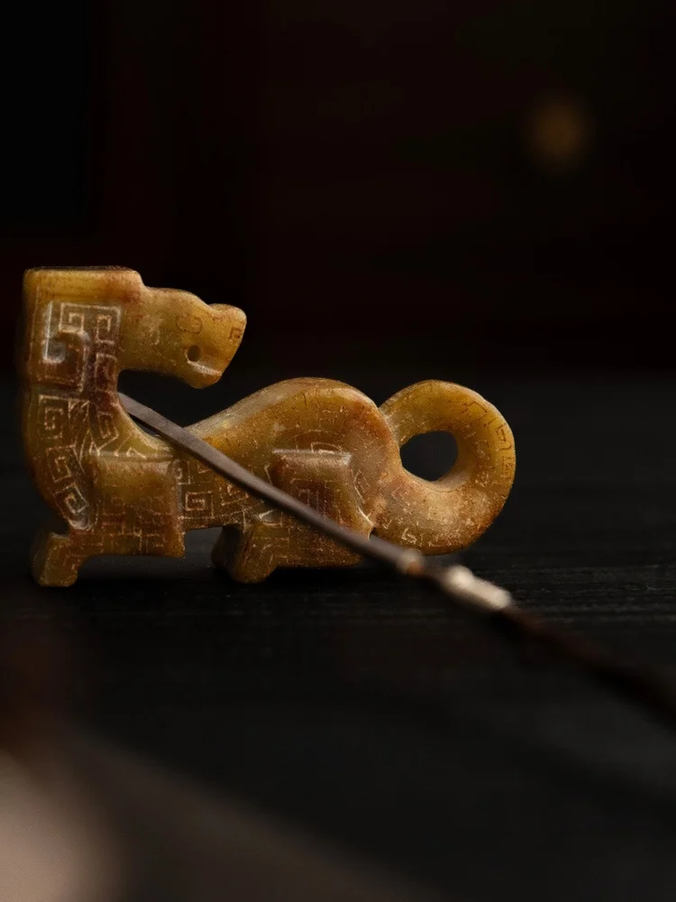 

Antique Sle XiuYu Tea Pet Carved Dragon Money Pendant Ornament Tabletop Decorations Handmade Floral Pattern Tea Ceremony