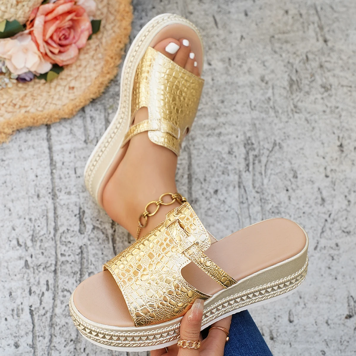 Women's Golden Leisure Thick-soled Home Slippers Summer New Non-slip Roman-style Wedge-toe Slippers Zapatos Mujer 2025 Tendencia