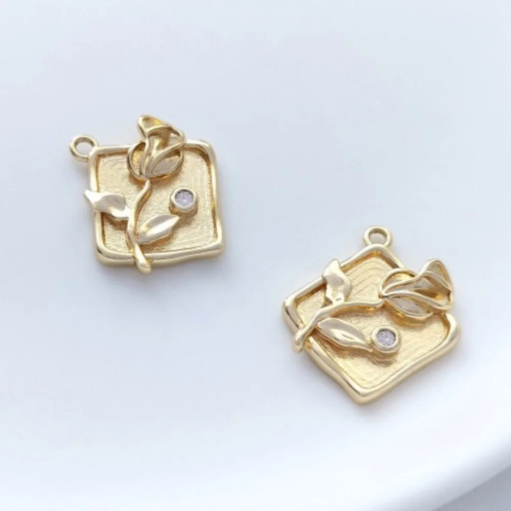 1 قطعة دلايات النحاس 14K الذهب اللون الزركونيوم المعين مربع العلامة التجارية ارتفع ماغنوليا قلادة سوار يدوي الصنع قلادة قلادة ذاتية الصنع