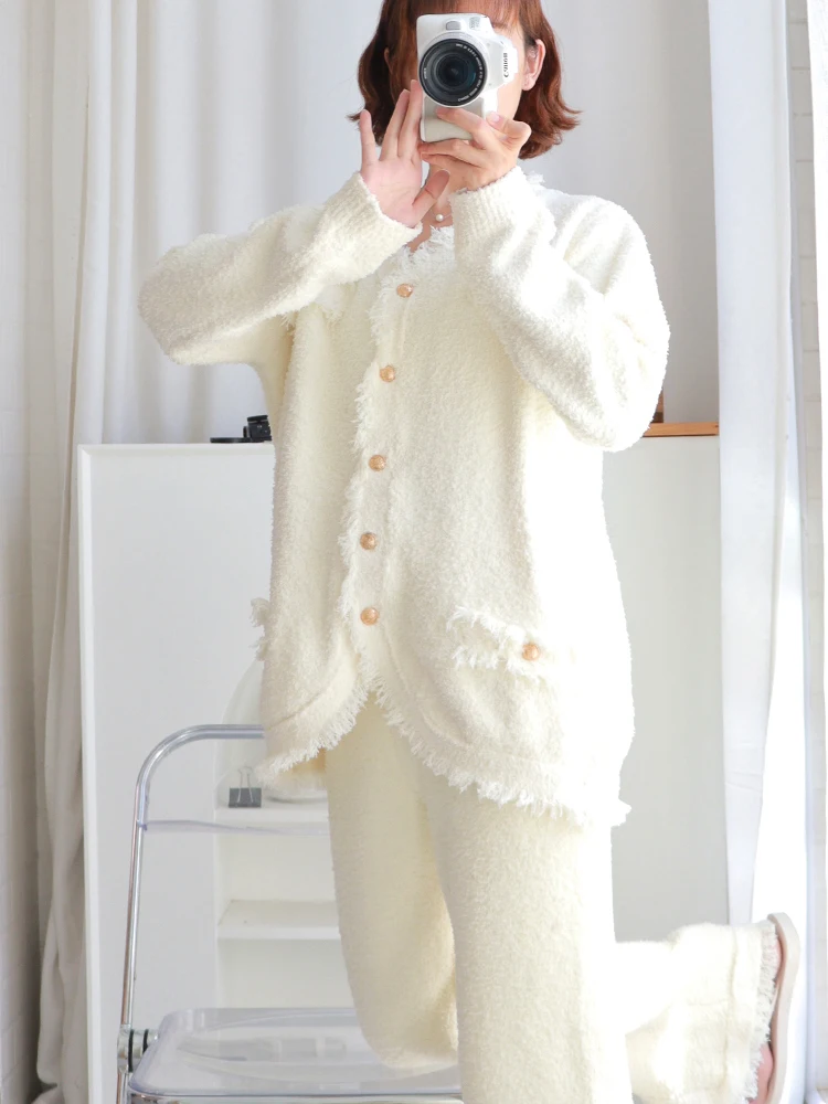 Pajamas Women\'s Autumn and Winter  Home Clothes Coral Fleece Thickened Outwear Suit  can wear it on the street.