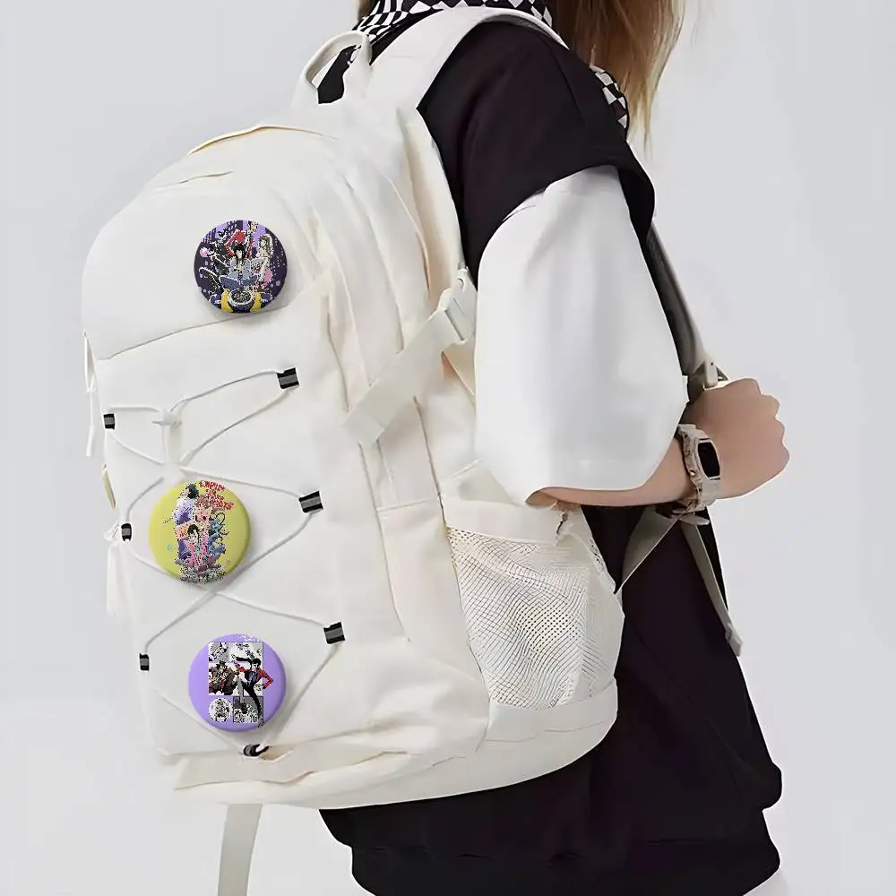 A-Arsene Lupin الشارات الثالثة شارة مستديرة رائعة دبابيس دبابيس الإبداعية للملابس قبعة ظهره هدية اكسسوارات