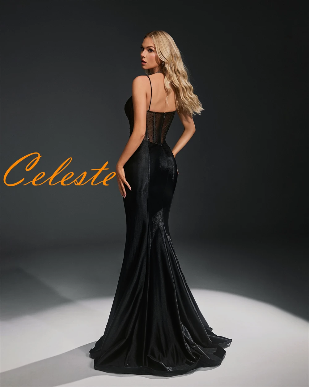 Aangepaste zeemeermin zwart satijnen avondjurken Mode mouwloze homecoming-jurken Moderne rechtertrein Jurken voor speciale gelegenheden