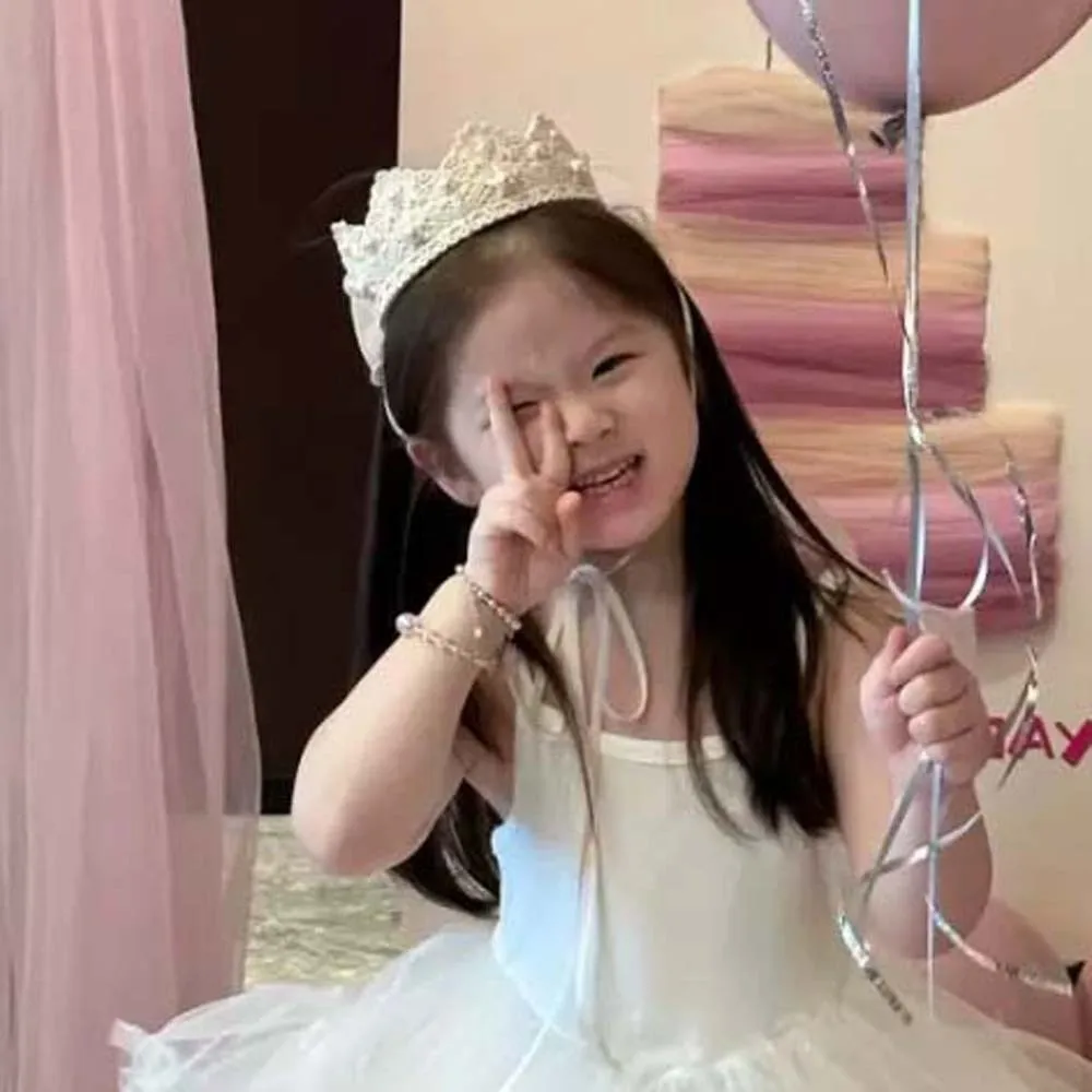 Princess Tiara Pearls Birthday Crown Lace Handmade White Party Hat Lightweight Adjustable Girl Headpiece Baby Shower