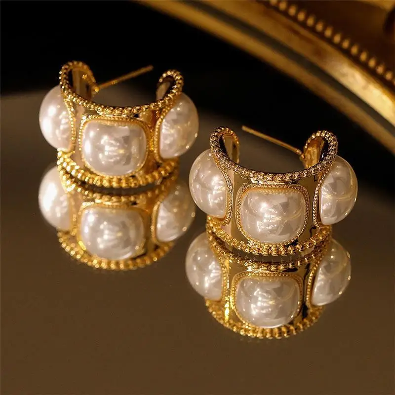 

Europe and America Vintage Style Imitation Pearl Metal Earrings for Women Geometry Light Luxury Delicacy Paty Jewerly GIfts