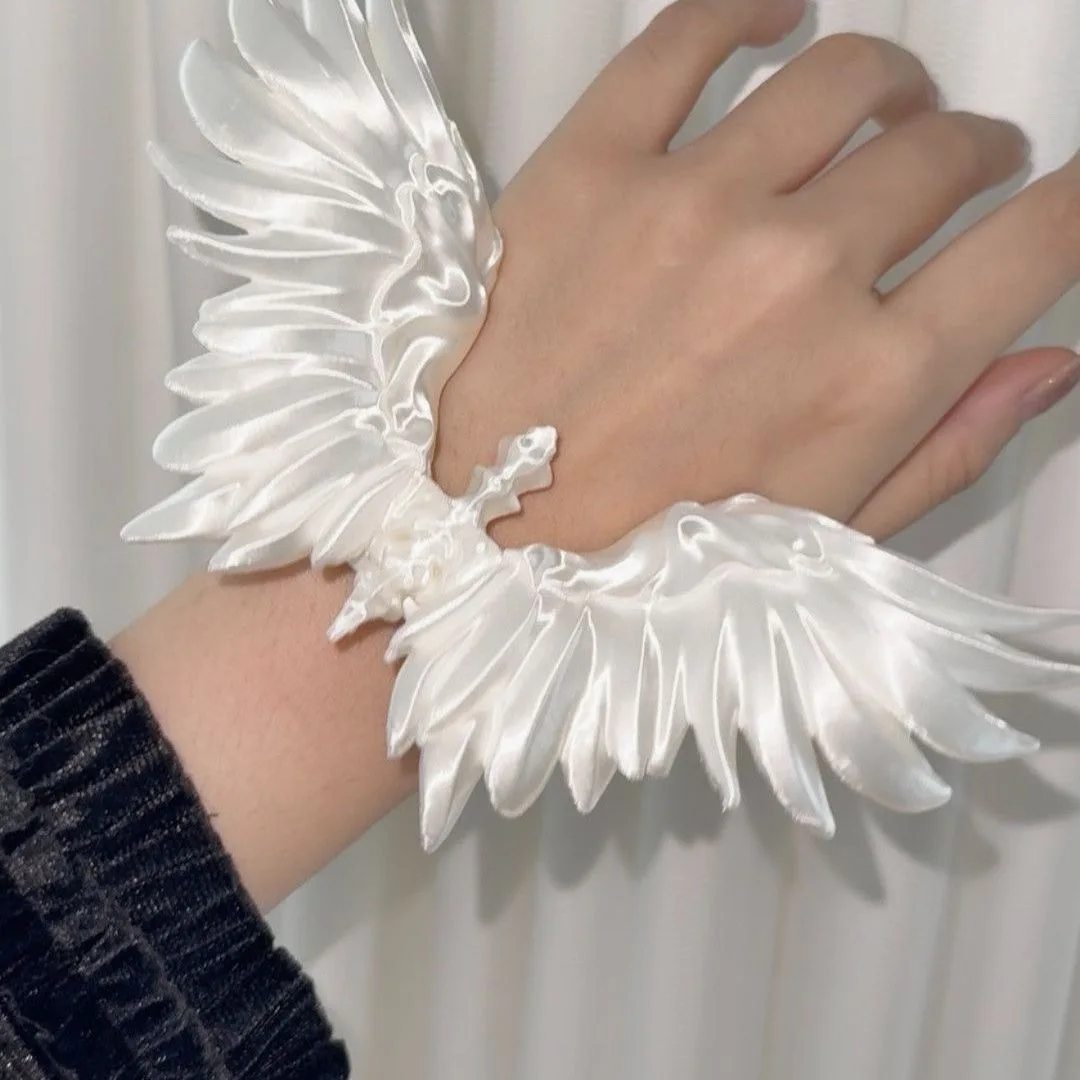 Gothic Angel Wing Bracelet Bangle for Women Cosplay Lolita 3D Wrist Cuff Anime Harajuku Fairycore Halloween Party Jewelry Prop