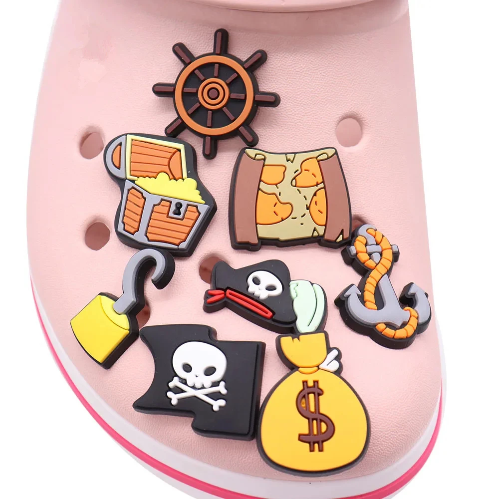 1-8PCS Pirates Style Skull Shoes Charms Decoration Buckle Money Bags Garden Sandals Accessories Kids Party Gift