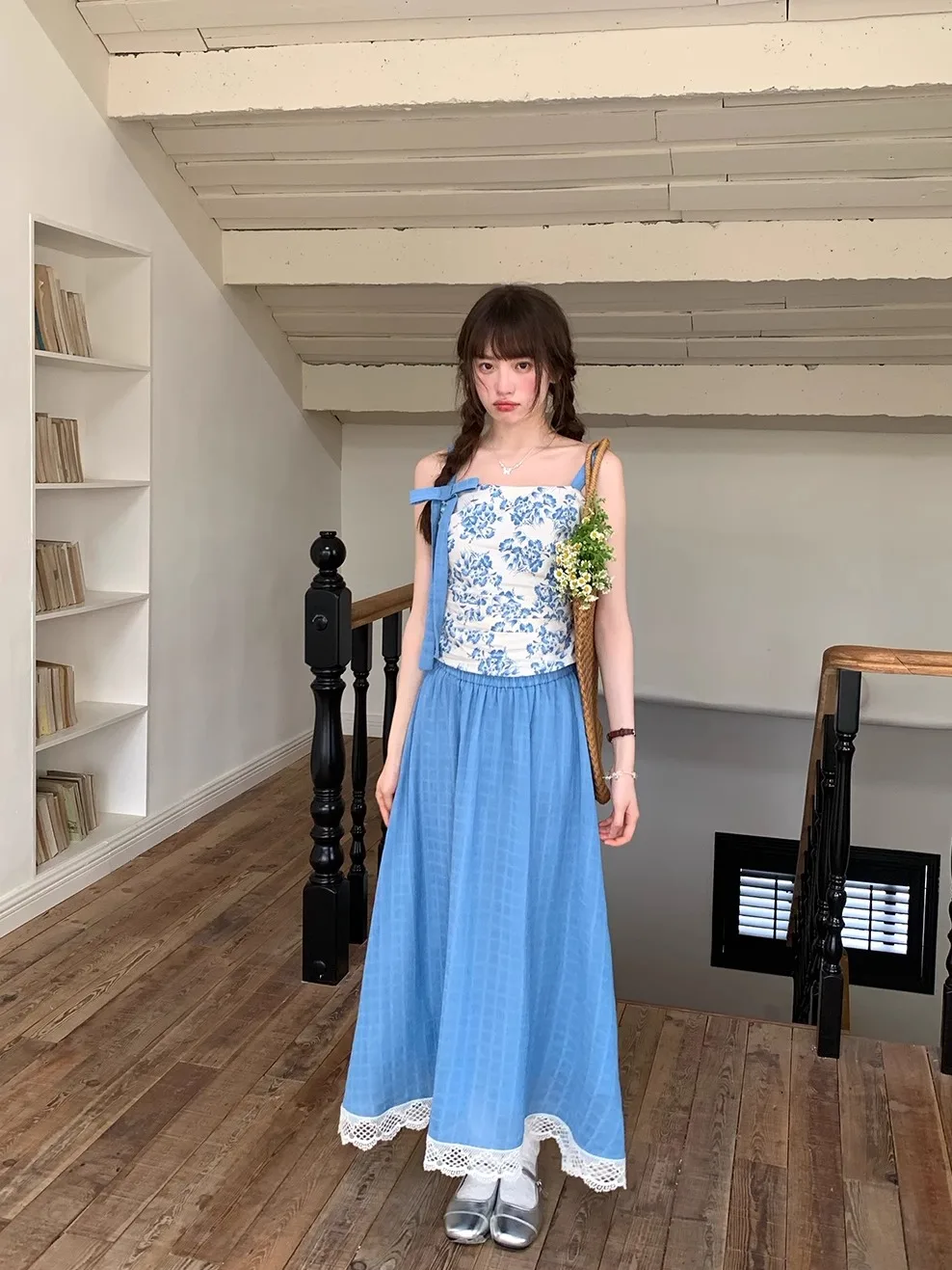 

Летний комплект Sweet Sle: хлопковый топ с завязками на плечах и юбка, уникальный дизайн, синий цветок пейко