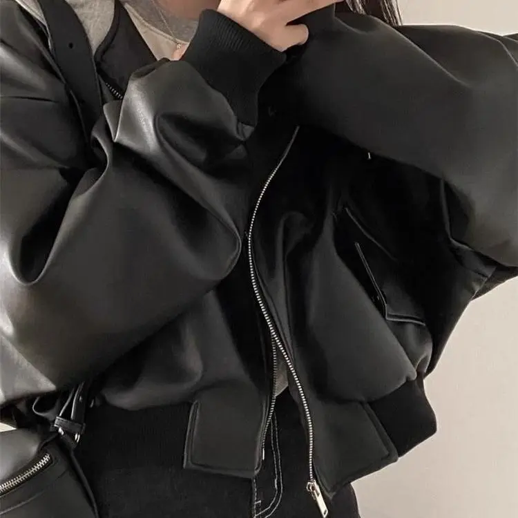 الكورية الراقية الأسود بولي Leather سترة جلدية المرأة موضة مقنعين فضفاض ربيع الخريف سستة وهمية قطعتين ملابس خارجية متعددة الاستخدامات