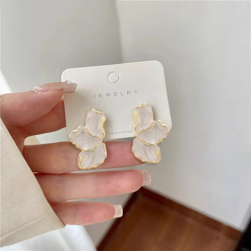 Minimalist Enamel Oil Flower Drop Earrings for Women White Red Green Leaf Petal Dangle Earrings Party Fashion Jewelry Girl Gifts
