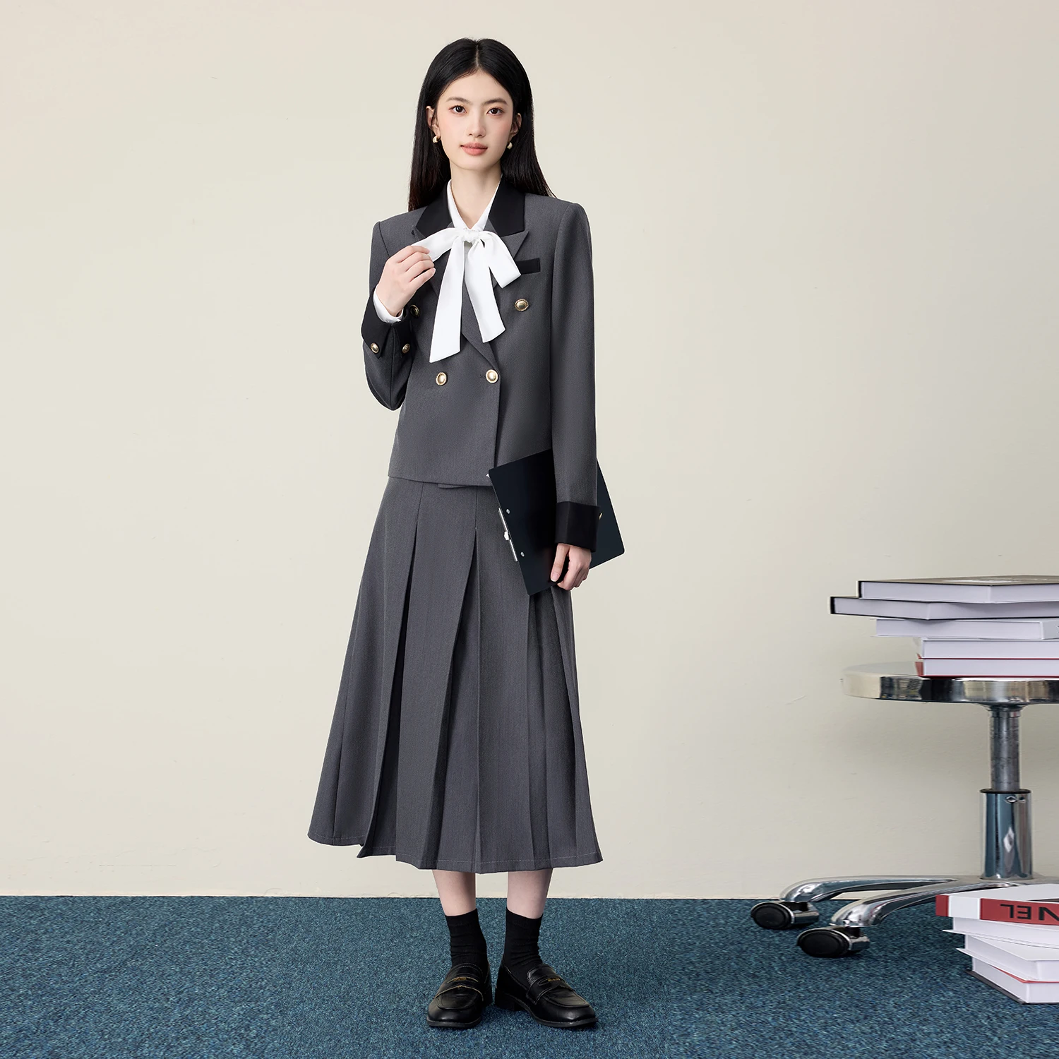 طقم بدلة نسائية أنيقة من NAVIU لخريف 2025 سترة جديدة احترافية مزدوجة الصدر بأكمام طويلة وتنورة ملابس عمل للسيدات في المكتب