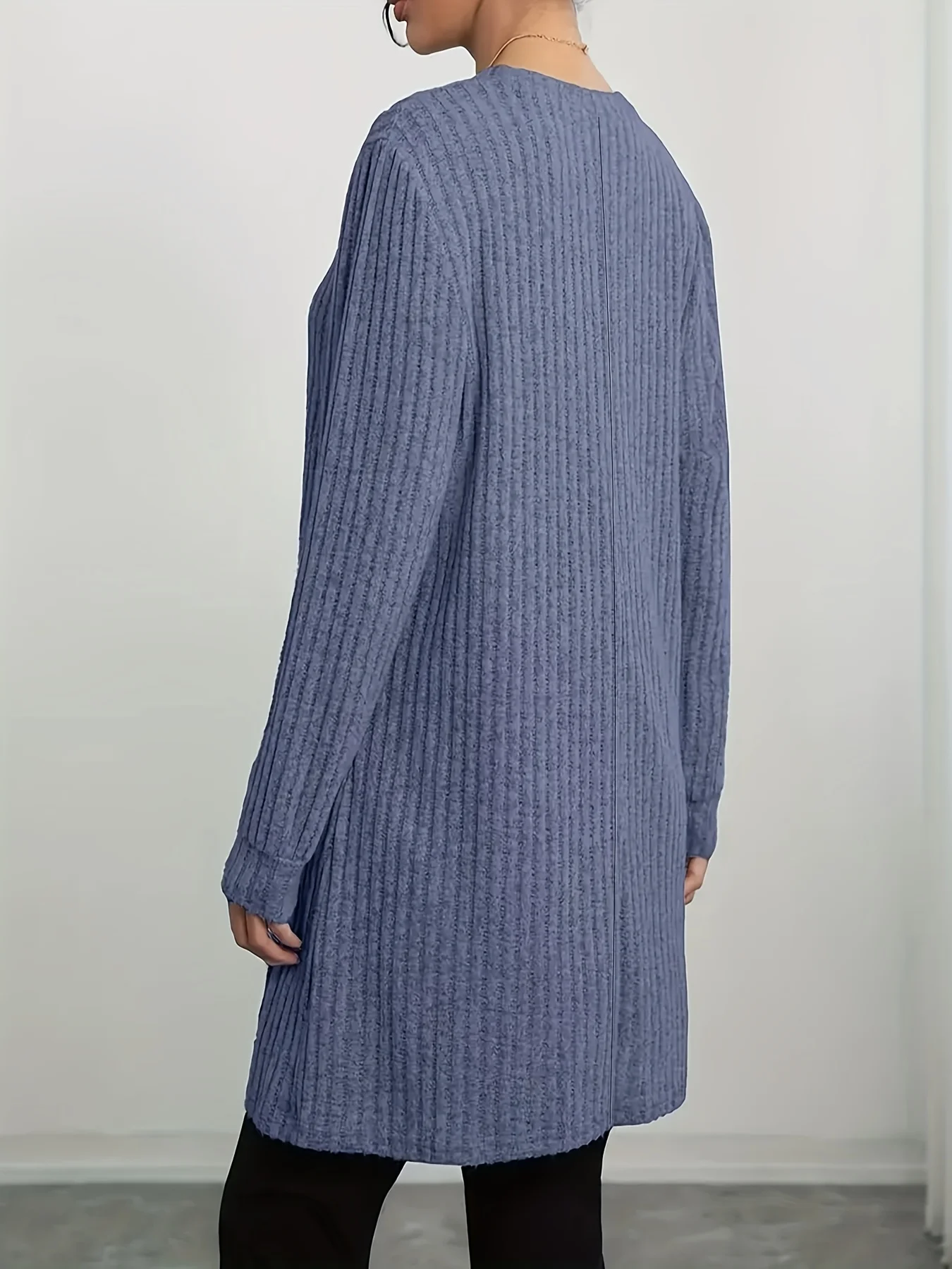 Sukienka plus size, elegancka, z długim rękawem, prążkowana, o luźnym kroju, z detalami kieszeni. Odpowiedni na wiosnę i jesień. Idealny Wybór.