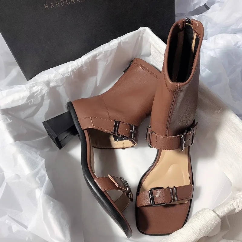 Mulheres tornozelo botas frescas sandálias dedo do pé quadrado sapatos de salto alto sexy sandálias grossas elegante 2025 novo verão sapatos de salto mulher bombas
