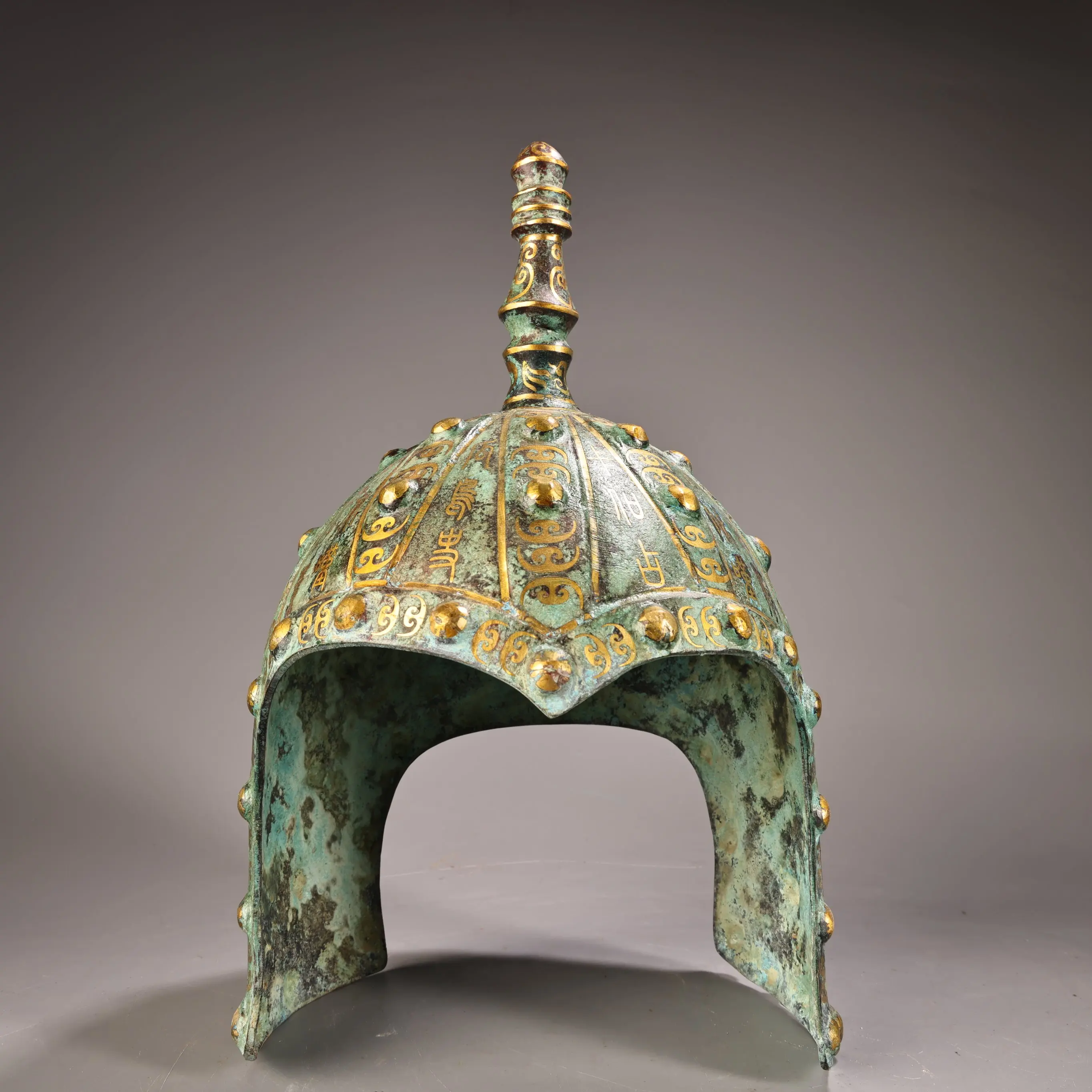 

Old Nepalese Folk Old Bronze Gilded Inscription pattern Unicorn General Helmet Warrior helmet Amass wealth Ornaments