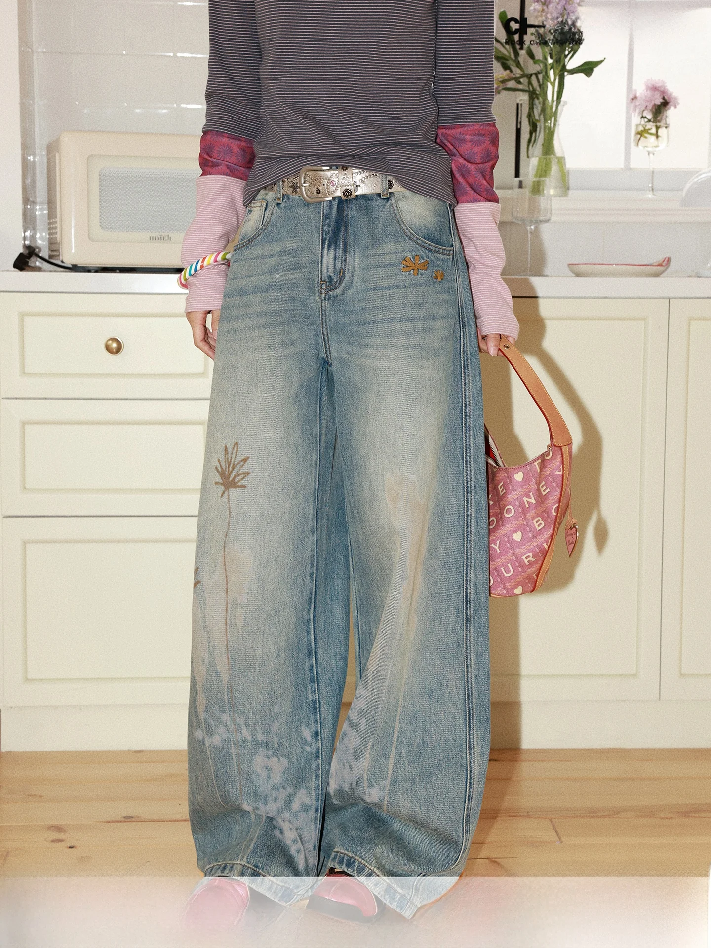 

Джинсы Chemical Girl X3 Original с принтом «горящих цветов», изогнутый ножевидный крой, ретро-стиль, выцветшие, облегающие бедра, повседневные женские...