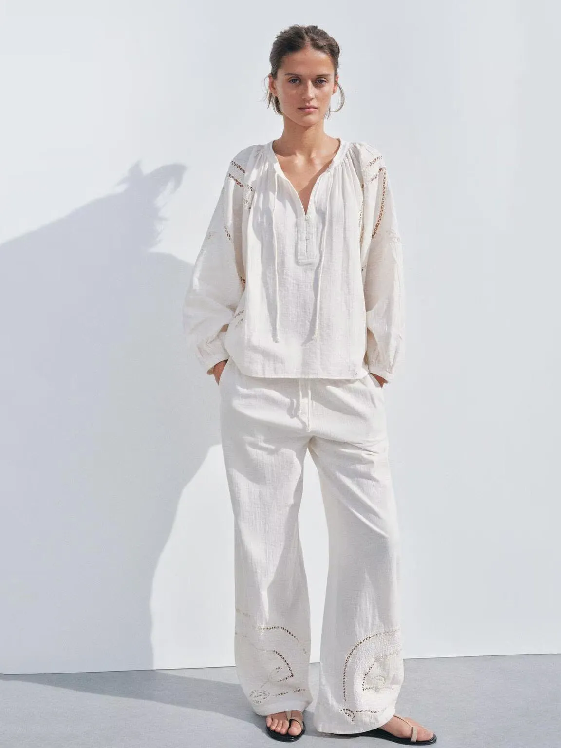 

Spring New Arrival Women's irt Long Sve V-Ne Embroidered Lace Trim Loose Fit Commute Sle Pure Color Button Closure