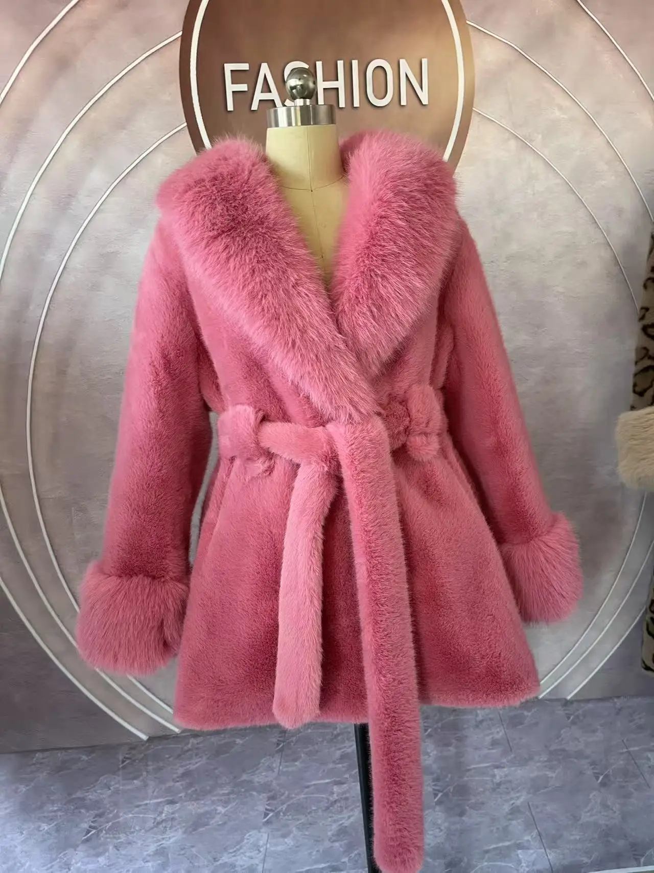 Luxury High Quality New Large Fur Collar Fur Coat Belt Slim Jacket Women Winter Warm Eco-Friendly Mink Fox Fur Coat Premium Tops