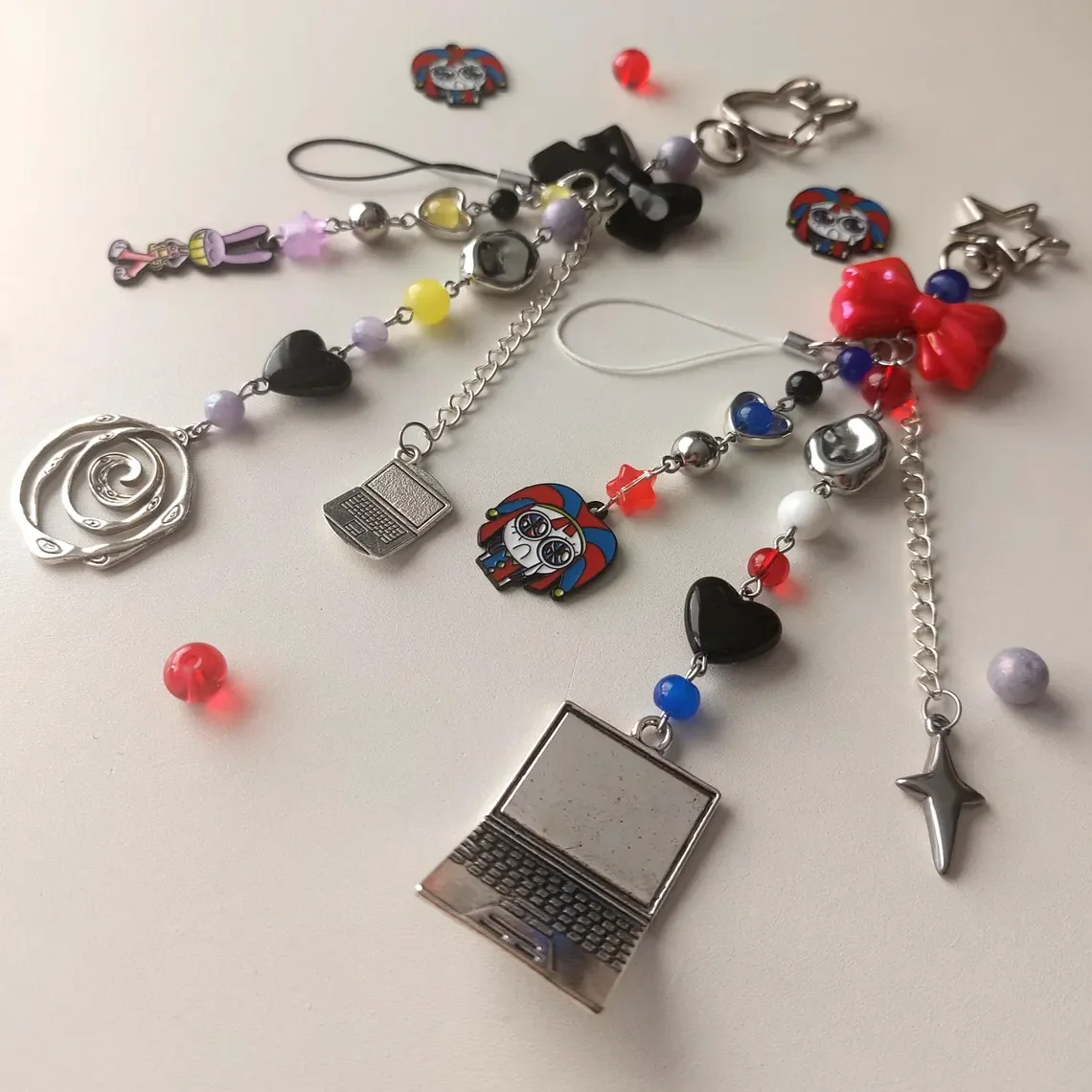 السيرك الرقمي المذهل، سلسلة مفاتيح جاكس، سلسلة مفاتيح بومني TADC، سحر الحقيبة