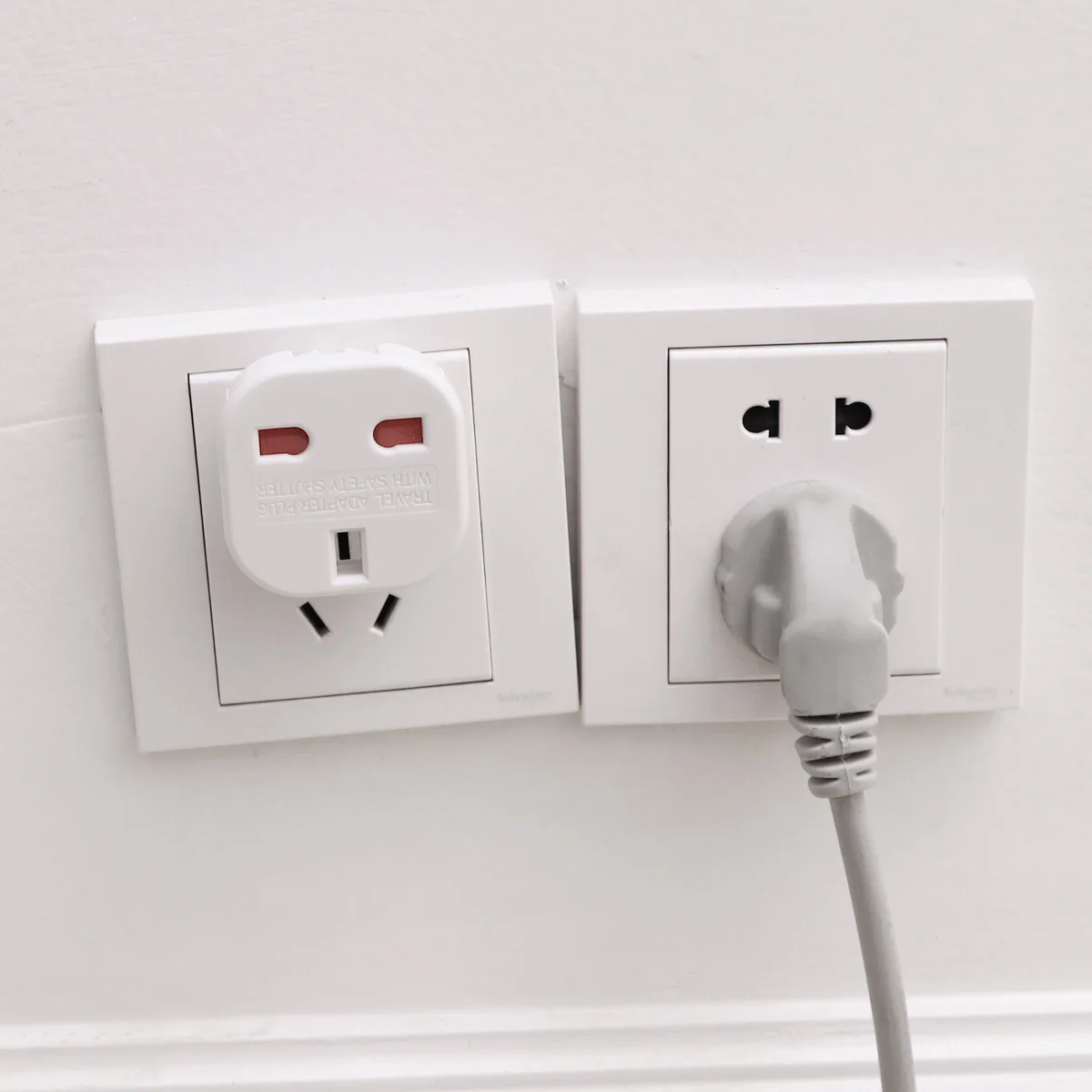 

4 Pcs Plug Uk to Au Adapter Power Socket Australian Style Plugin Tip Converter White