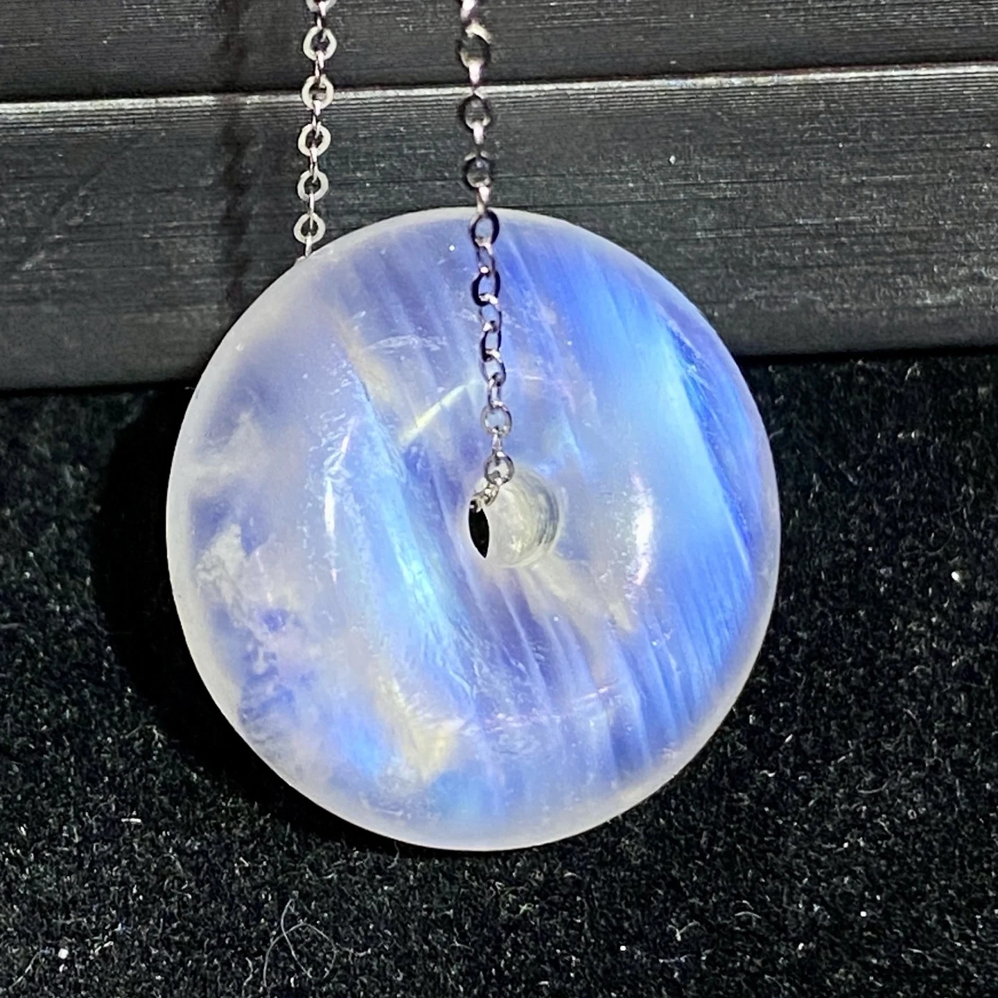 

Natural Moonstone Blue Light Women Pendant 21x8mm Moonstone Gemstone Clear Round Donut Gift Jewelry AAAAA