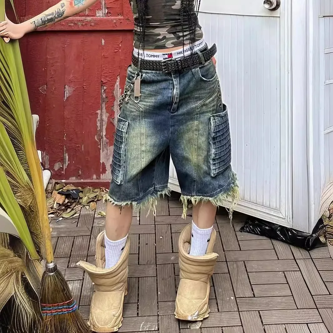 

Women's Vintage Washed Denim Raw Edge Cargo Shorts Plus Size Loose Straight Leg Knee Length Pants With Multi Pockets