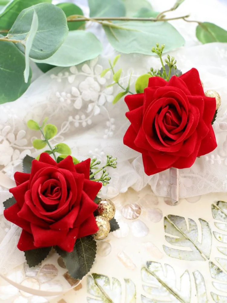 *المعصم الصدار سوار الزفاف لوصيفة الشرف الأحمر الحرير المعصم الصدار وصيفه الشرف الأخوات اليد الزهور الرجال العروة