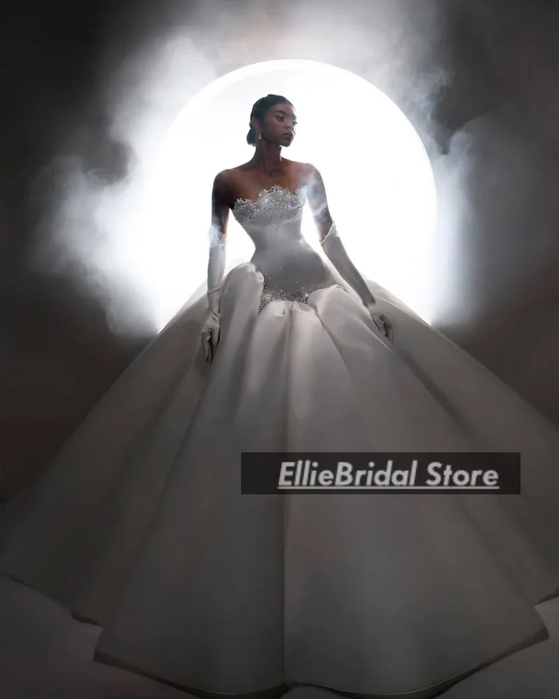 2025년 고급 크리스탈 스트랩리스 새틴 시빌 웨딩드레스 (장갑 포함) 맞춤 제작 가능